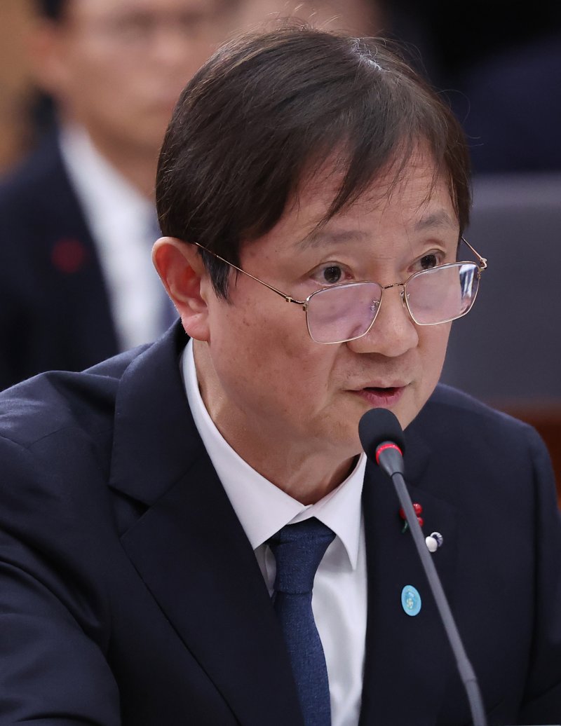 이찬진 금융감독원장이 19일 서울 종로구 정부서울청사 별관에서 열린 금융위원회&middot;공정거래위원회 업무보고에서 발언하고 있다.뉴시스화상