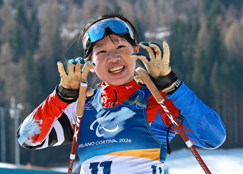 8일(현지시간) 이탈리아 테세로 크로스컨트리 스타디움에서 열린 2026 밀라노&middot;코르티나 동계패럴림픽 파라바이애슬론 여자 스프린트 좌식 12.5㎞ 결선에서 금메달을 차지한 김윤지가 기뻐하고 있다. 연합뉴스