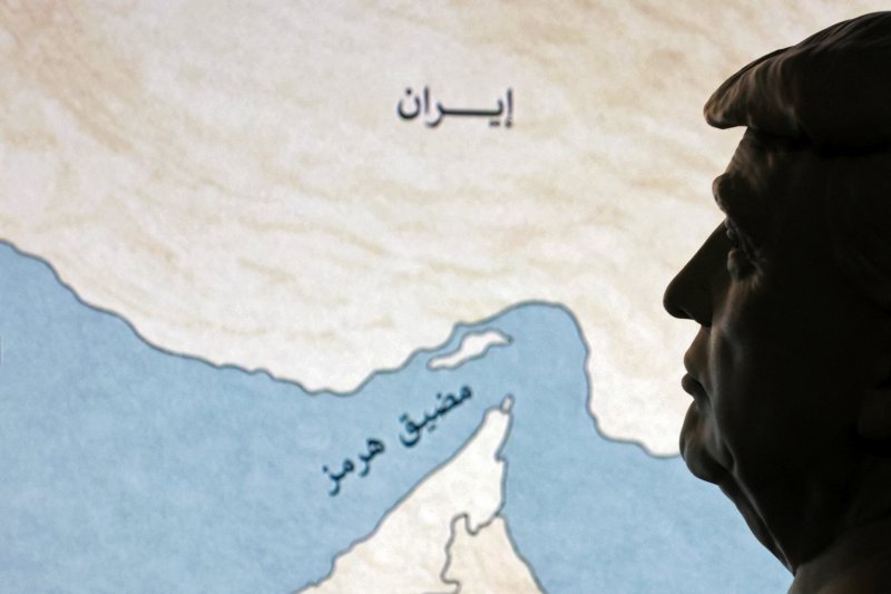 이란의 호르무즈 해협 봉쇄가 지속되는 가운데 지난달 31일(현지시간) 브렌트유는 치솟고, 미국 WTI는 급락하는 이례적인 디커플링 현상이 발생했다. 해협 봉쇄가 이어지면 두 유종 간 가격차(스프레드)가 역대 최대로 벌어질 수 있다는 경고도 나왔다. 로이터 연합