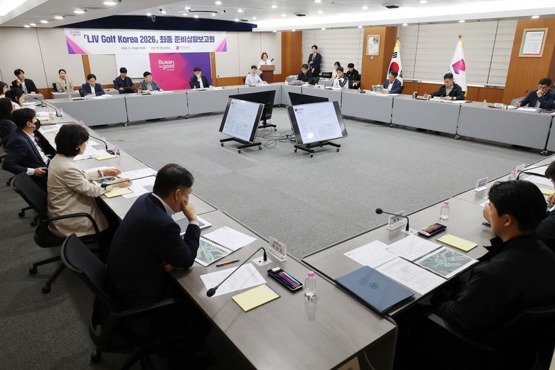 부산시가 지난 15일 영상회의실에서 '리브 골프 코리아(LIV Golf Korea) 2026' 성공 개최를 위한 유관기관 합동 점검회의를 갖고 있다. 부산시 제공