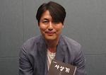 정우성 '혼외자' 파문 8개월 만에 근황, 손에 든 것이...