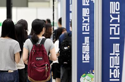 '취준' 기간 1년 버텨도…월급·근로여건으로 퇴사결심