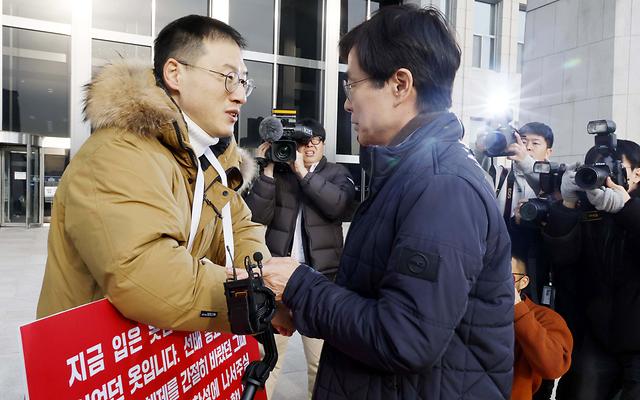 배신자 낙인 찍힌 김상욱...  국회 1인시위