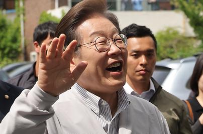 민주 "재판 연기 당연한 결정" 국힘 "이재명 유죄 금지법"