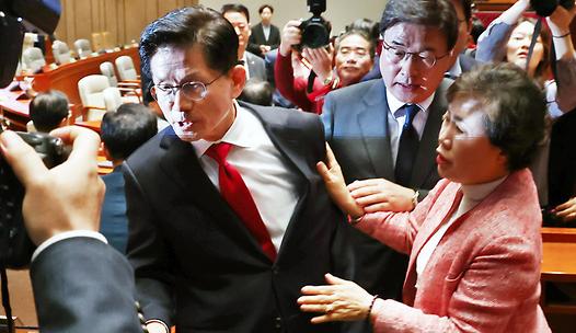 스탠드 메인기사