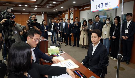 스탠드 메인기사