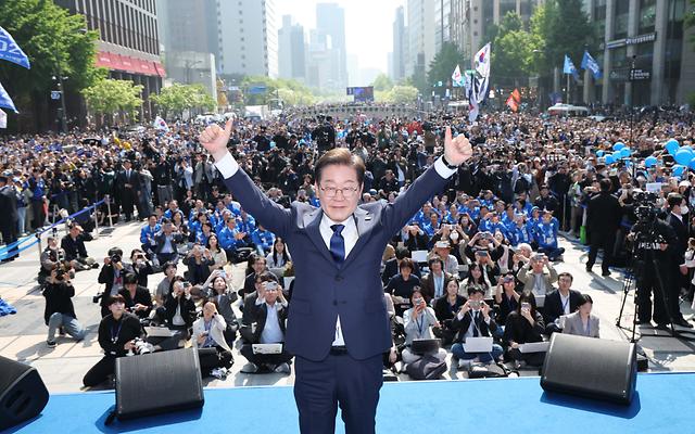 방탄복 입고 출정식 가진 이재명 후보