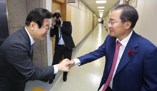 스탠드 메인기사