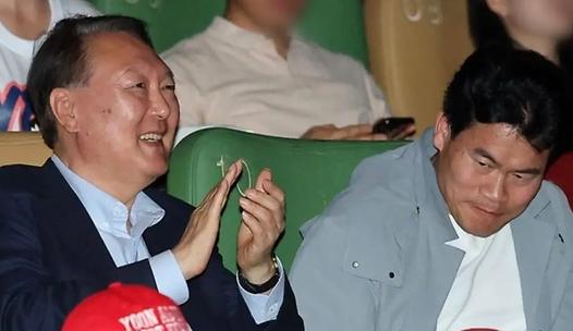 스탠드 메인기사