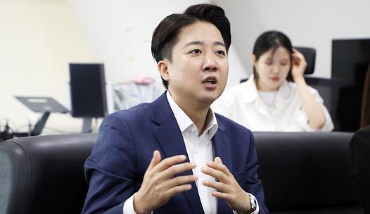 스탠드 메인기사