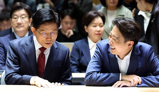 스탠드 메인기사