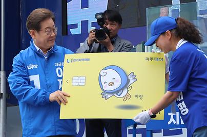 카지노사이트식 재정확대 논쟁.."감당 못해" vs "쓸 때는 써야"