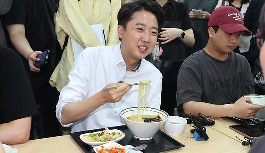 스탠드 메인기사