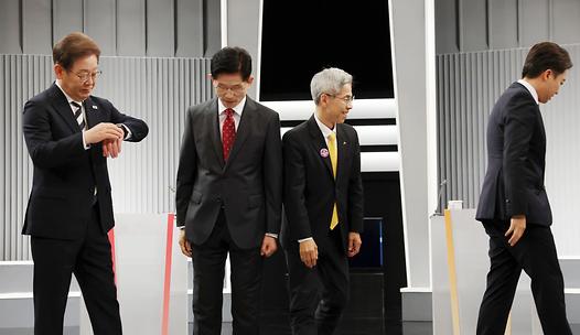 스탠드 메인기사
