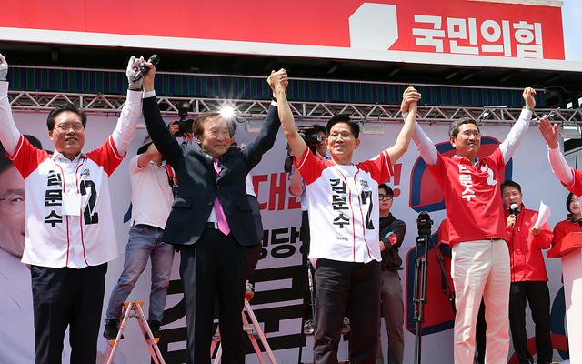 김문수, 천군만마 되어준 ‘도지사 선배’ 손학규