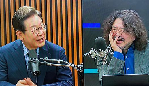 스탠드 메인기사