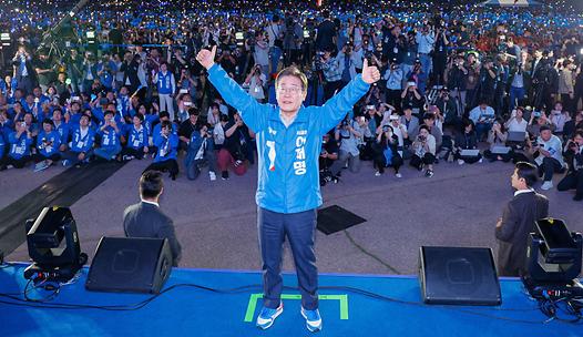 스탠드 메인기사