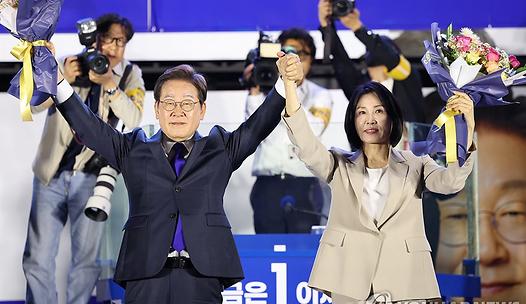 스탠드 메인기사