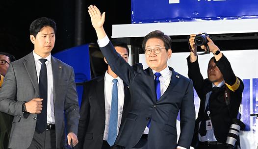스탠드 메인기사