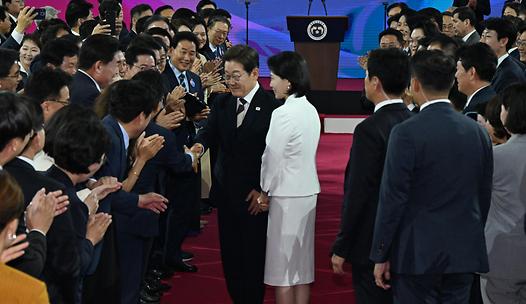 스탠드 메인기사