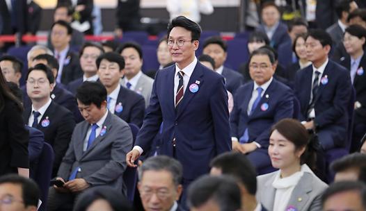 스탠드 메인기사