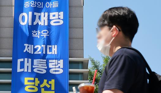 스탠드 메인기사