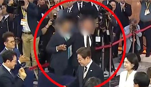 스탠드 메인기사