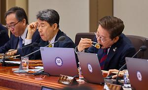 뉴스스탠드 기사 보러가기
