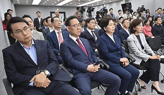 스탠드 메인기사