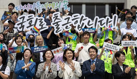 스탠드 메인기사