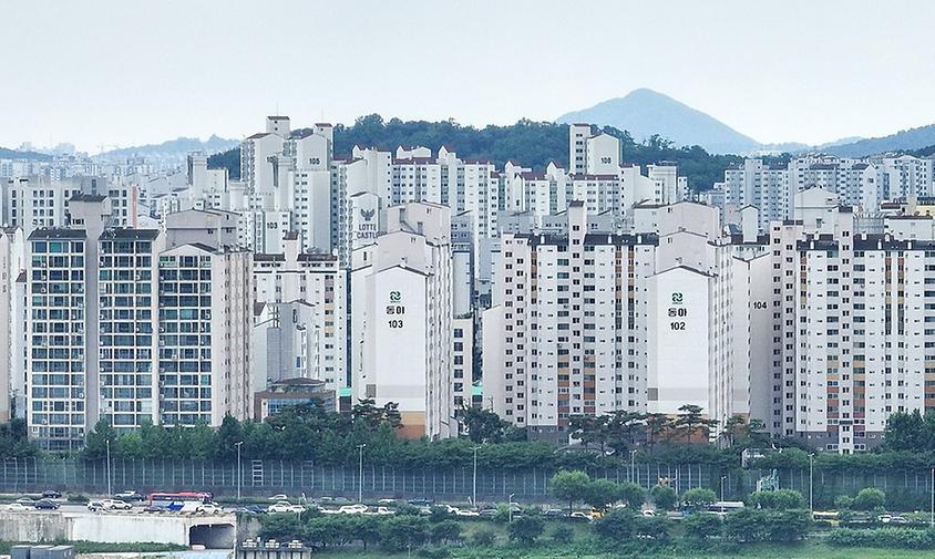 은행 "대출문의 창구로"… 집주인들 "세입자 구해달라" 아우성 [6·27 부동산 대출규제 후폭풍]