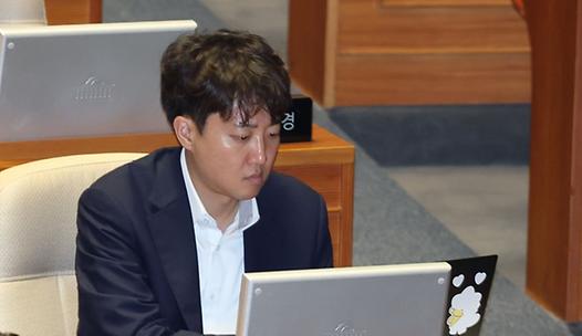 스탠드 메인기사