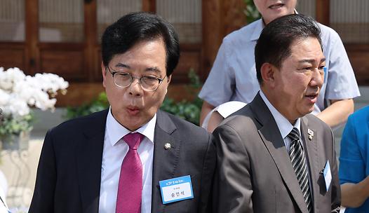 스탠드 메인기사