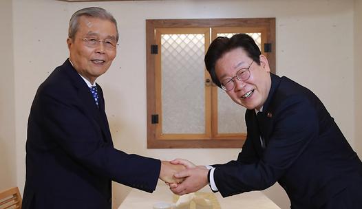 스탠드 메인기사