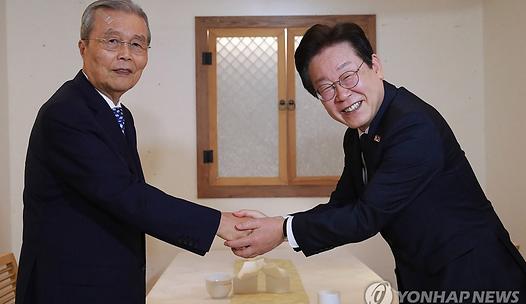 스탠드 메인기사