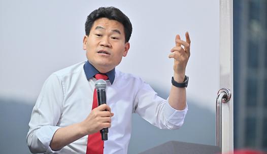 스탠드 메인기사