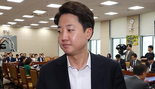 스탠드 메인기사