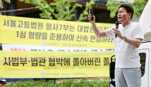 스탠드 메인기사