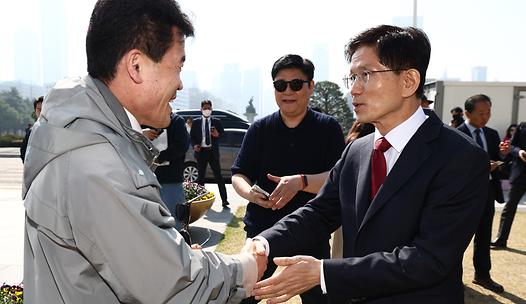 스탠드 메인기사