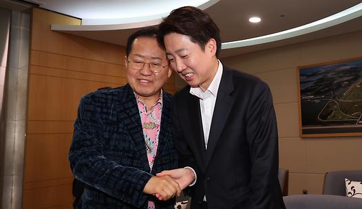 스탠드 메인기사