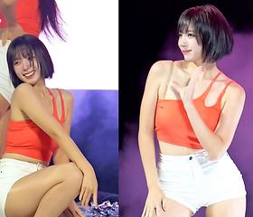 축제에서 숏팬츠 입고 무대에서..