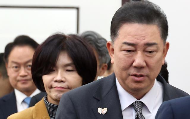 與 "기분 좋은 날…바카라사이트와 안보 두 마리 토끼 모두 잡아"