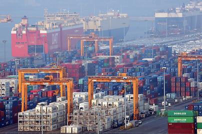 추석·소비쿠폰 효과 소멸에 11월 소비 3.3%↓…21개월래 최대 감소