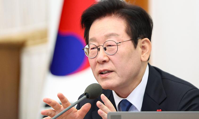 李대통령, 청와대서 첫 국무회의…내란재판부법·정보통신망법 통과