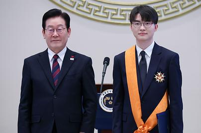 李대통령 "국민통합 가장 시급 과제"…'페이커' 이상혁 체육훈장