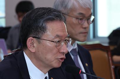 정성호 법무장관 "쿠팡 中피의자, 체포영장 발부…중국에 공조 요청"