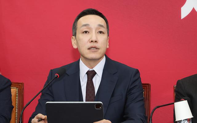 김민수 “장동혁 목 치려면... 의원직 걸겠나?”