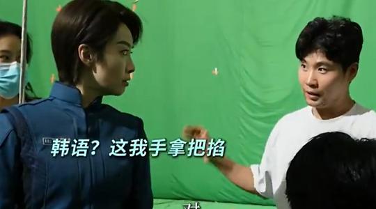 '中 활동 전념' 빅토리아 근황 공개…못 알아보겠네