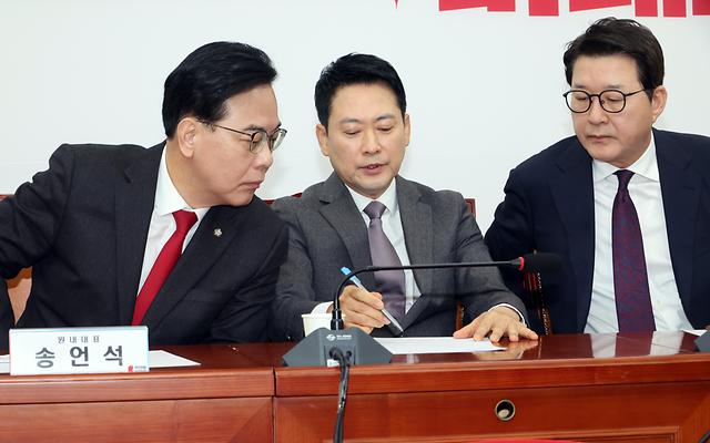 대통령 재판 재개해야... 李 공소취소 모임, 미친 짓