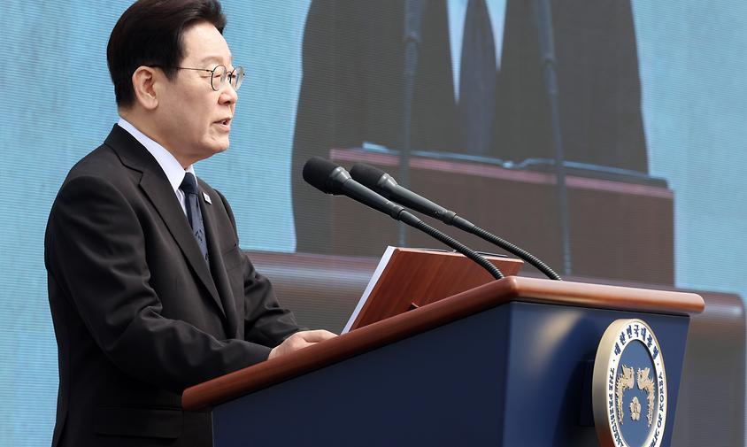 李대통령 "민주, 집권여당으로서 겸손·진중·치밀하게 세상 바꾸자"